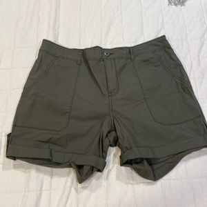 •Used•Social Standard Army Green Khaki Shorts Size Large